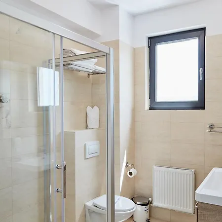 Excelsior House 아파트